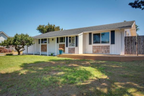 Central Bandon Retreat with Deck Less Than 1 Mi to Beach!
